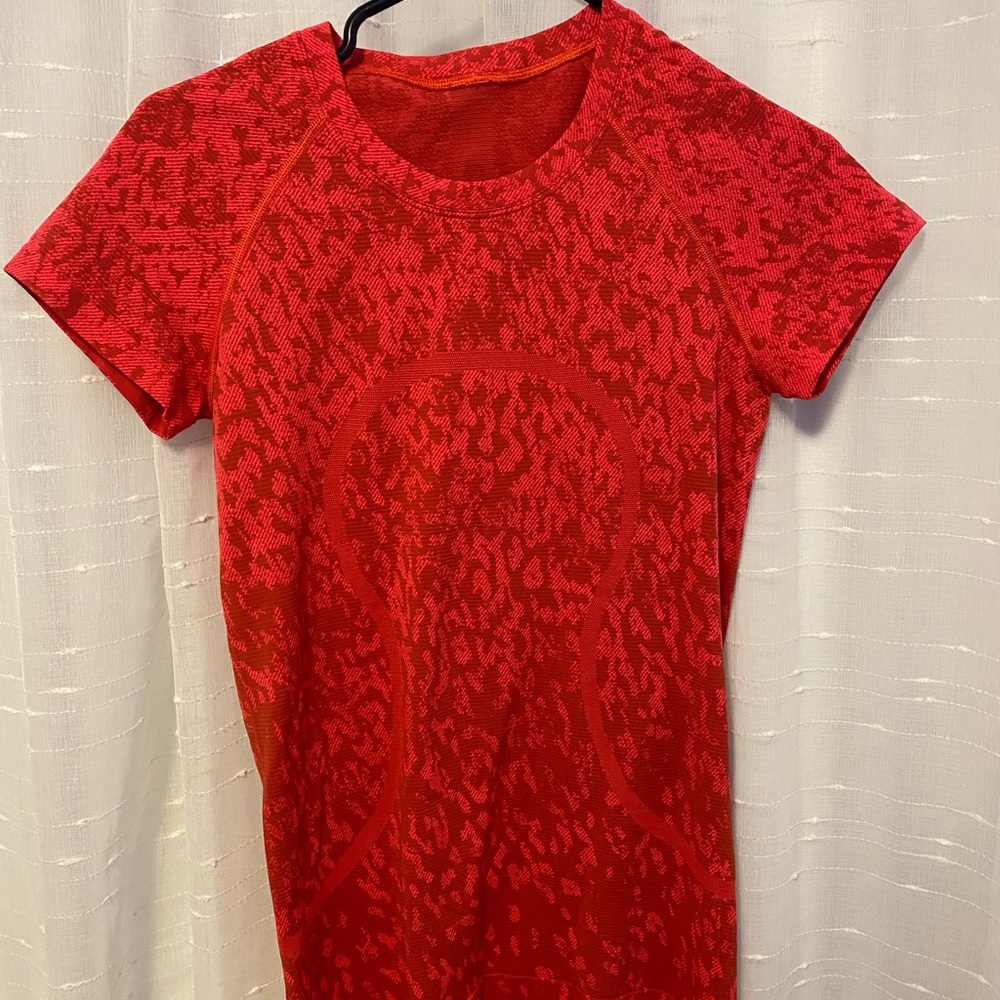 Lululemon red swiftly tech top ✨